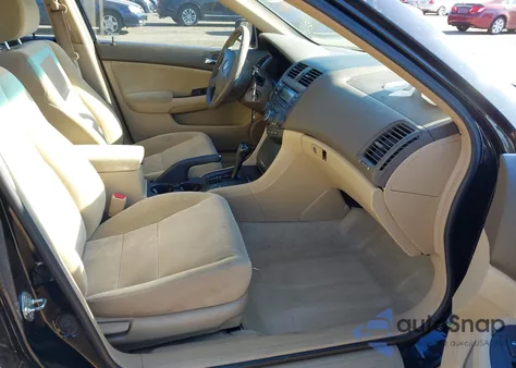 2003 Honda Accord 2.4 Lx z USA, uszkodzony, nr VIN 1HGCM56373A123732